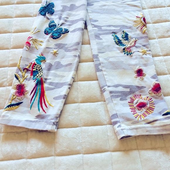 Johnny Was Zoe Maura Camo Legging - Picture 5 of 7